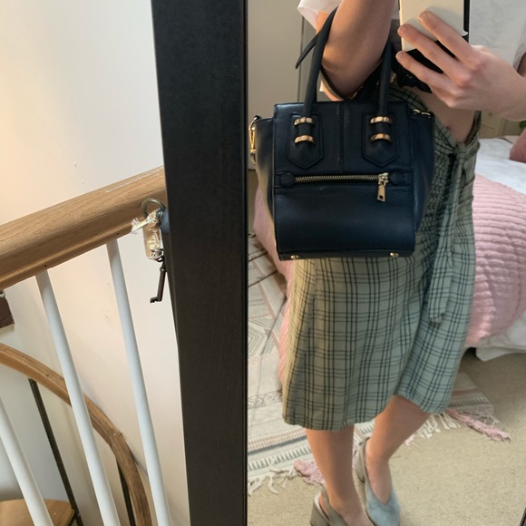 Navy purse with gold details 🌊 - Picture 5 of 6